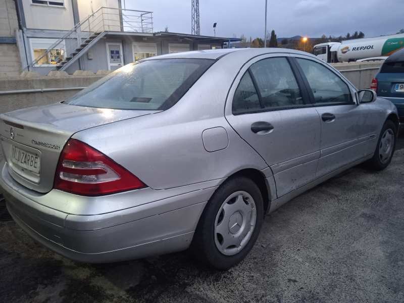 mercedes-benz clase c (w203) berlina del año 2003