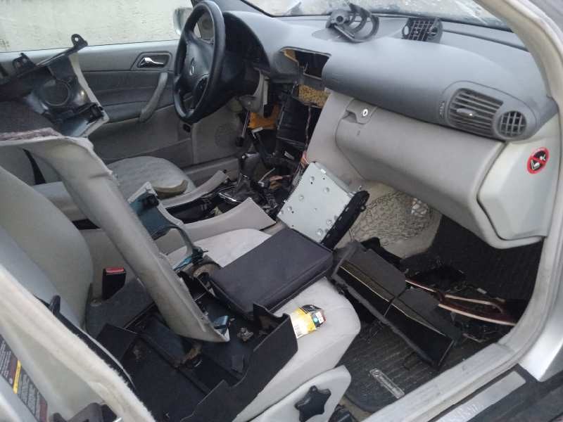 mercedes-benz clase c (w203) berlina del año 2003