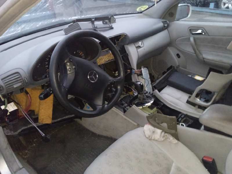 mercedes-benz clase c (w203) berlina del año 2003
