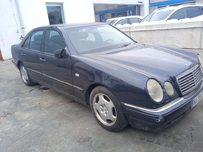 mercedes-benz clase e (w210) berlina del año 1996