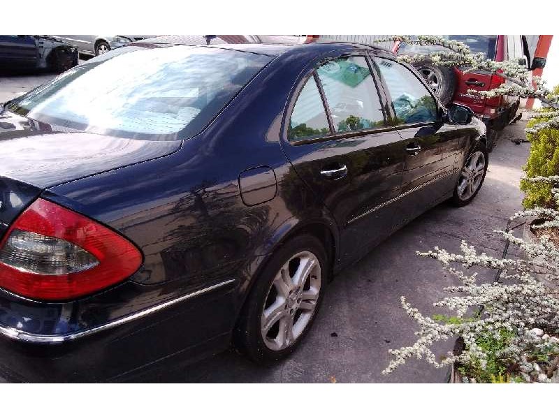 mercedes-benz clase e (w211) berlina del año 2006