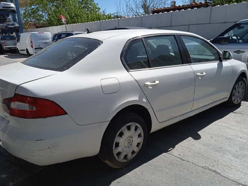 skoda suberb (3t4) del año 2011