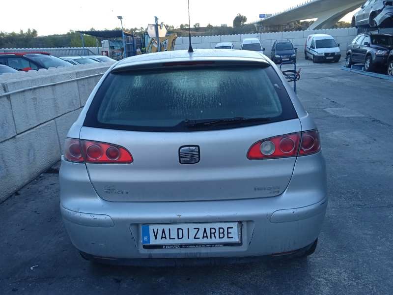 seat ibiza (6l1) del año 2002