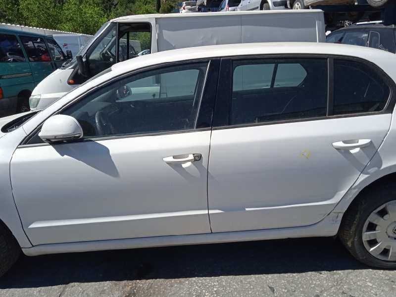 skoda suberb (3t4) del año 2011