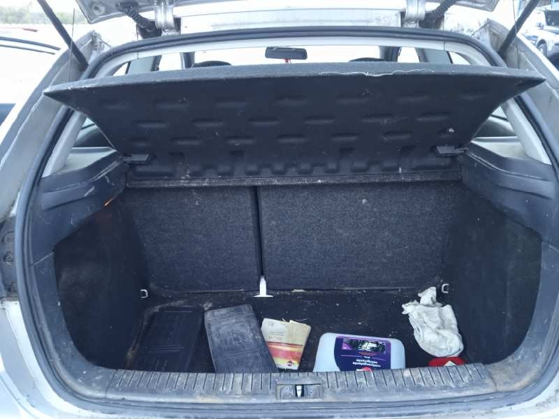 seat ibiza (6l1) del año 2002