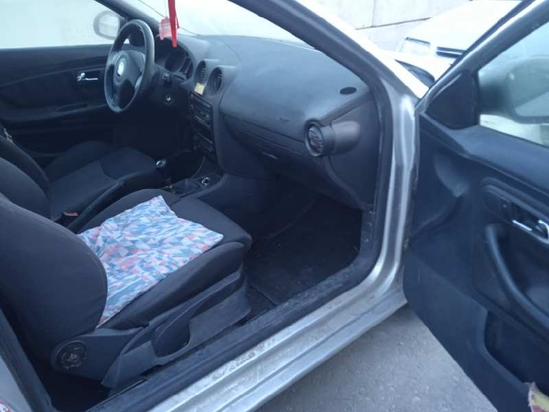 seat ibiza (6l1) del año 2002