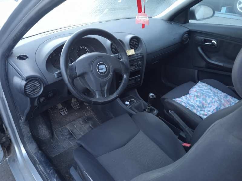 seat ibiza (6l1) del año 2002