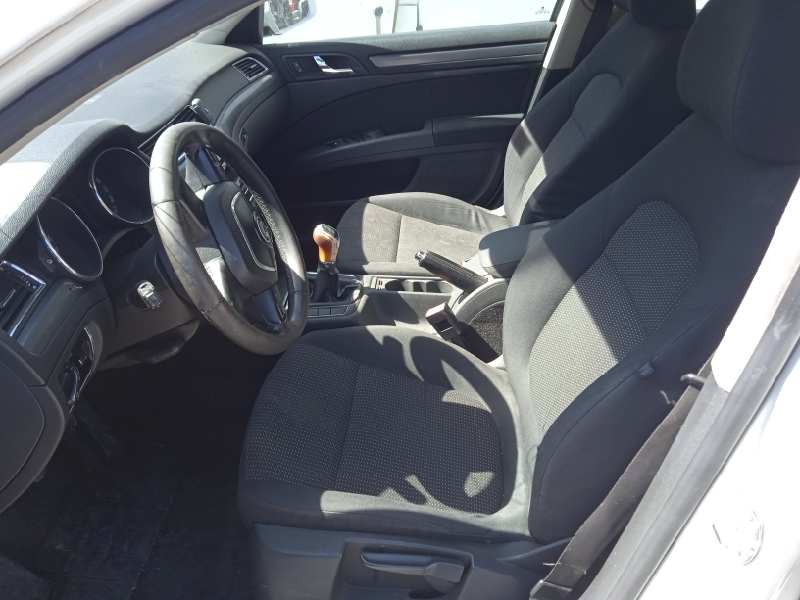 skoda suberb (3t4) del año 2011