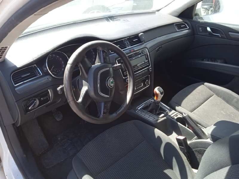 skoda suberb (3t4) del año 2011