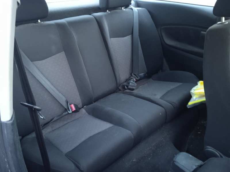 seat ibiza (6l1) del año 2002