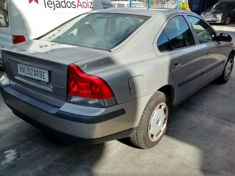 volvo s60 berlina del año 2001