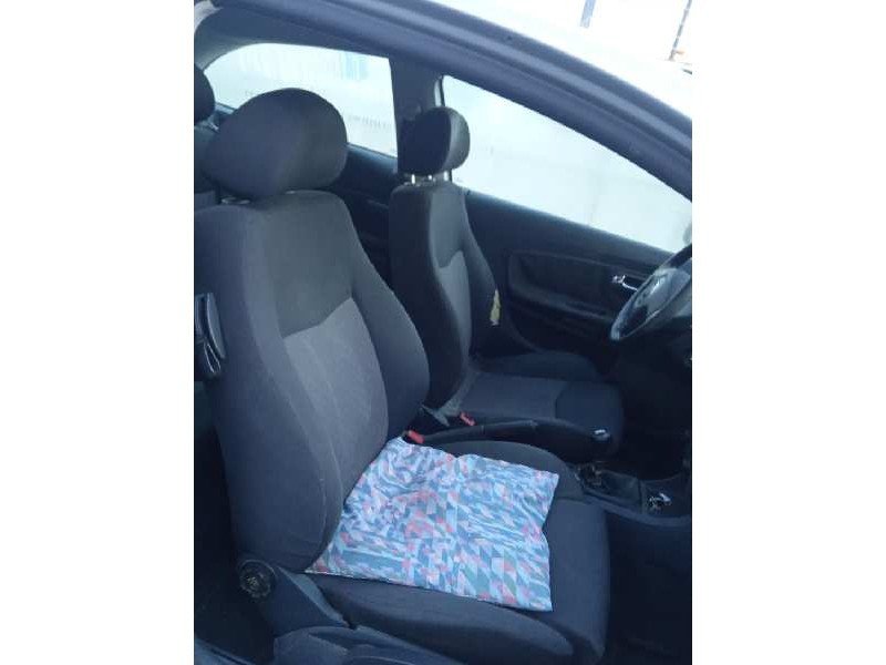 seat ibiza (6l1) del año 2002