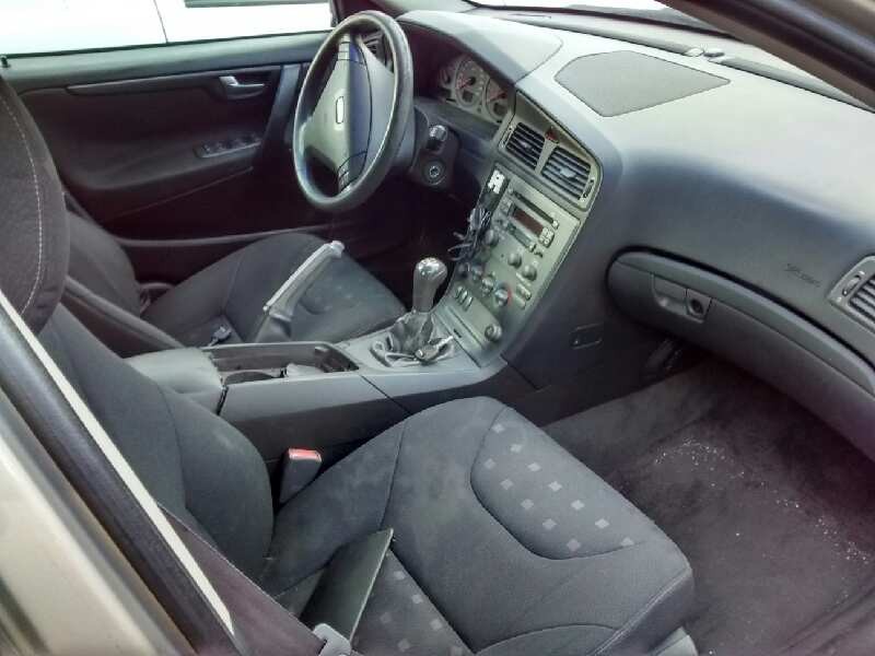 volvo s60 berlina del año 2001