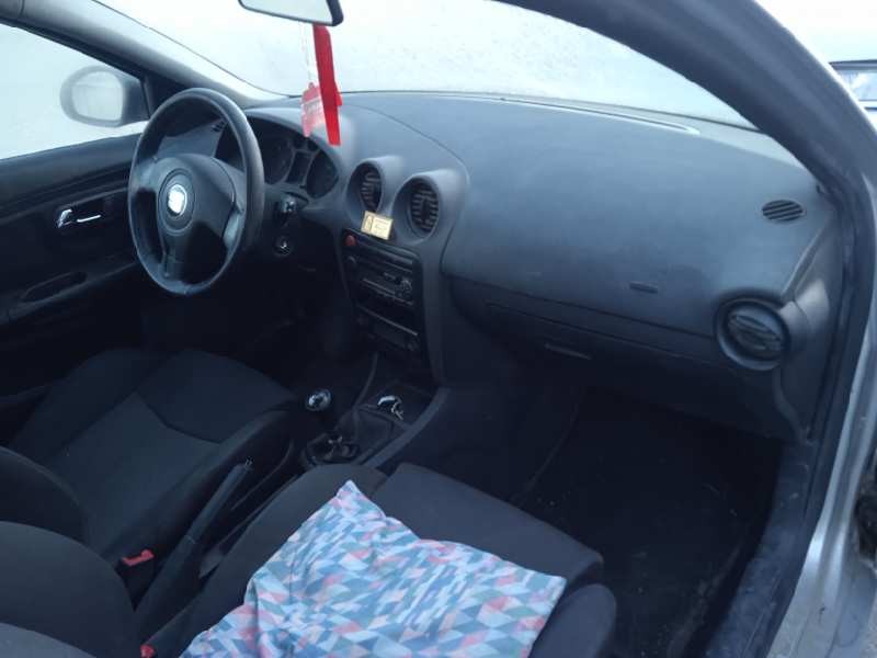 seat ibiza (6l1) del año 2002