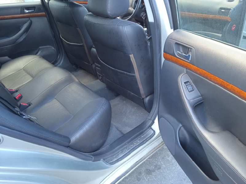 toyota avensis berlina (t25) del año 2006