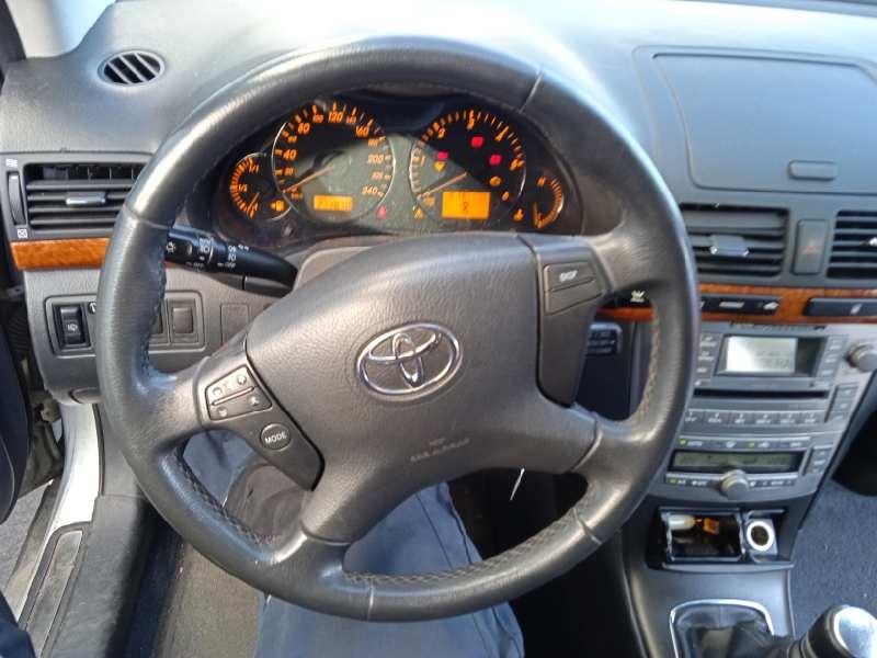 toyota avensis berlina (t25) del año 2006