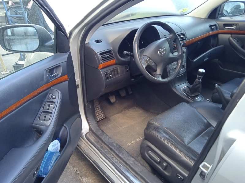 toyota avensis berlina (t25) del año 2006