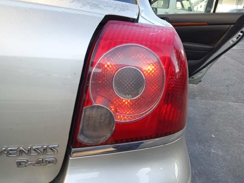 toyota avensis berlina (t25) del año 2006