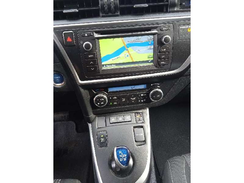 toyota auris del año 2015