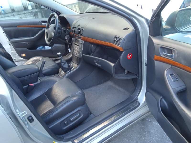 toyota avensis berlina (t25) del año 2006