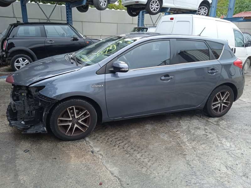 toyota auris del año 2015