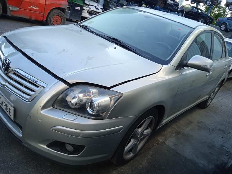 toyota avensis berlina (t25) del año 2006