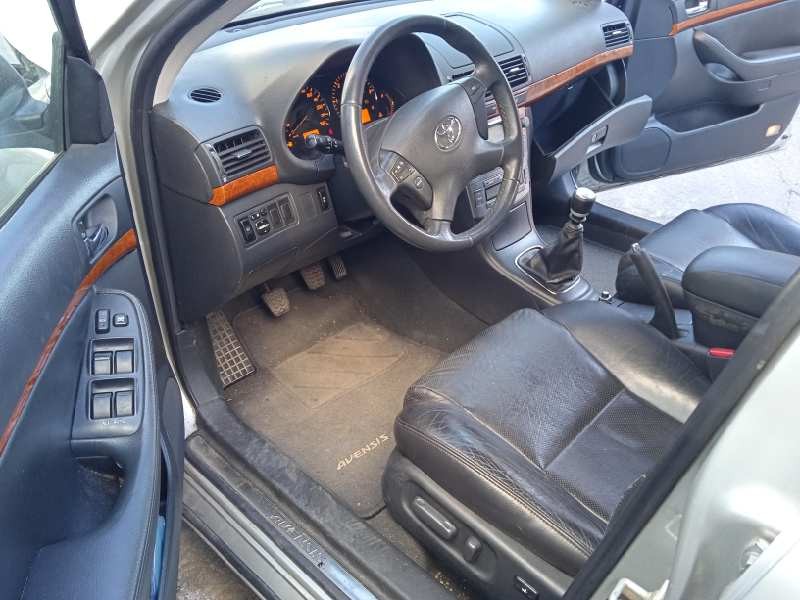 toyota avensis berlina (t25) del año 2006
