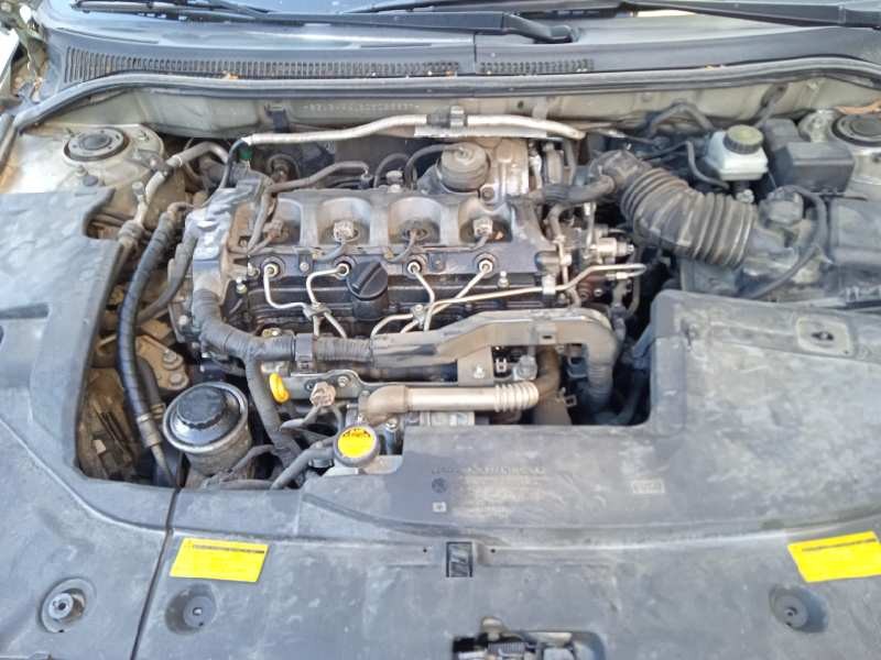 toyota avensis berlina (t25) del año 2006