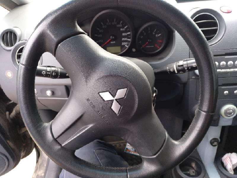 mitsubishi colt berlina 3 (cz) del año 2005