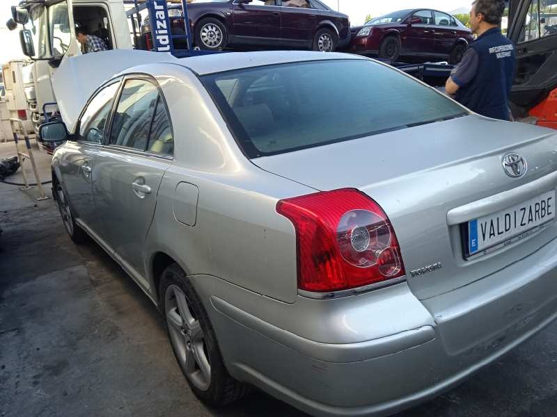 toyota avensis berlina (t25) del año 2006