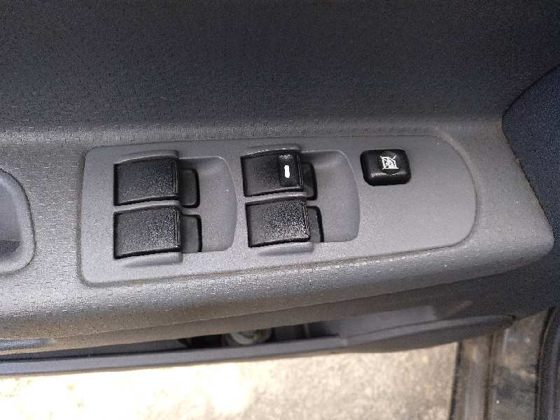 mitsubishi colt berlina 3 (cz) del año 2005