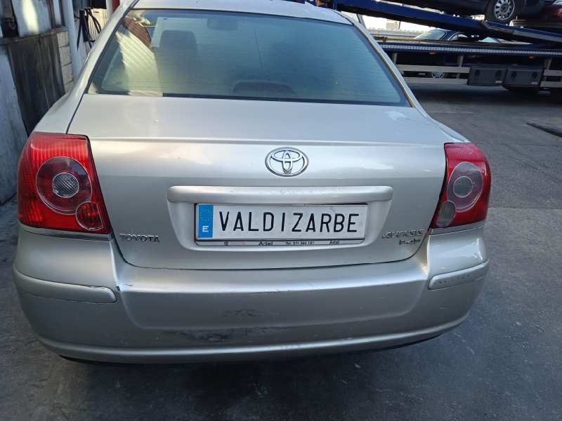 toyota avensis berlina (t25) del año 2006