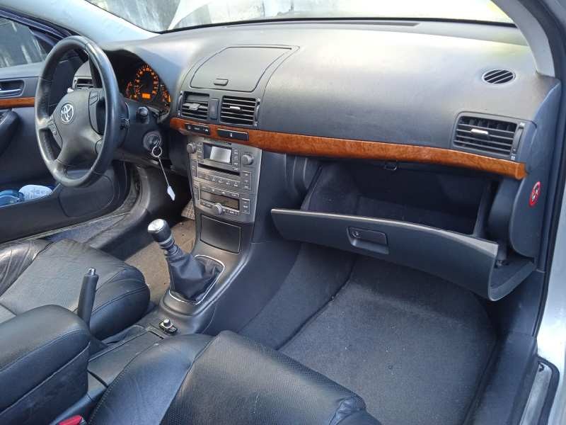 toyota avensis berlina (t25) del año 2006