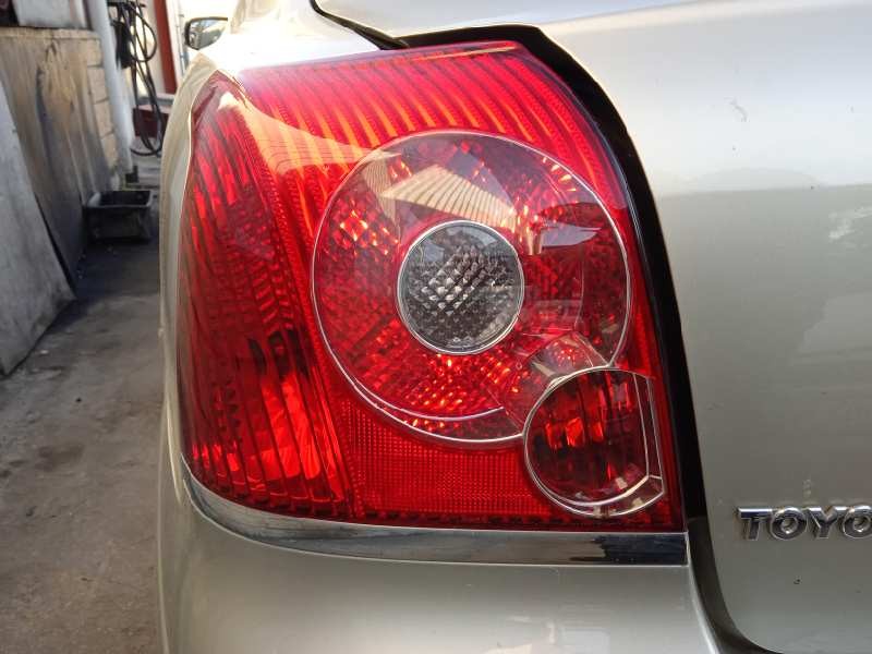 toyota avensis berlina (t25) del año 2006