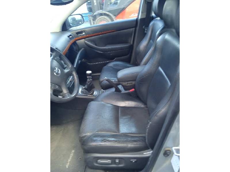 toyota avensis berlina (t25) del año 2006