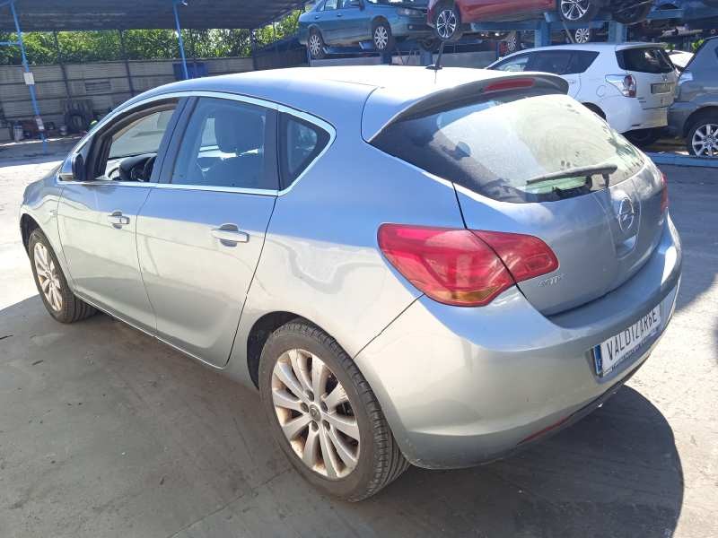opel astra j lim. del año 2010