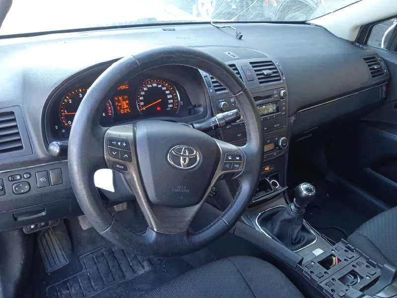 toyota avensis (t27) del año 2011