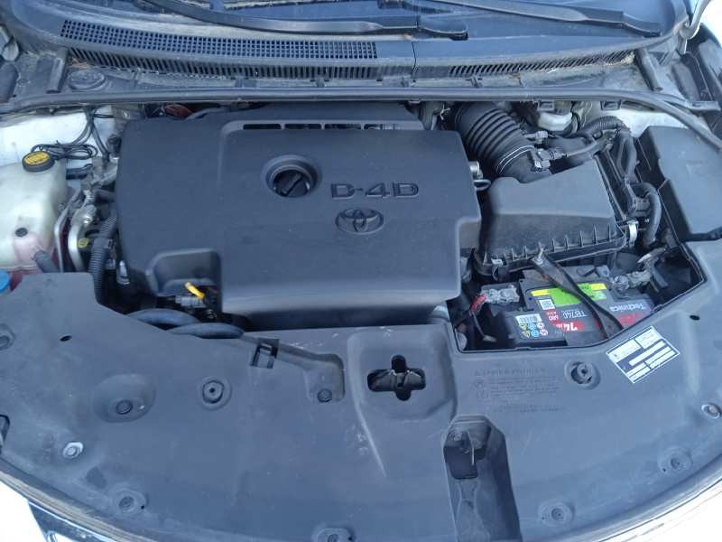 toyota avensis (t27) del año 2011