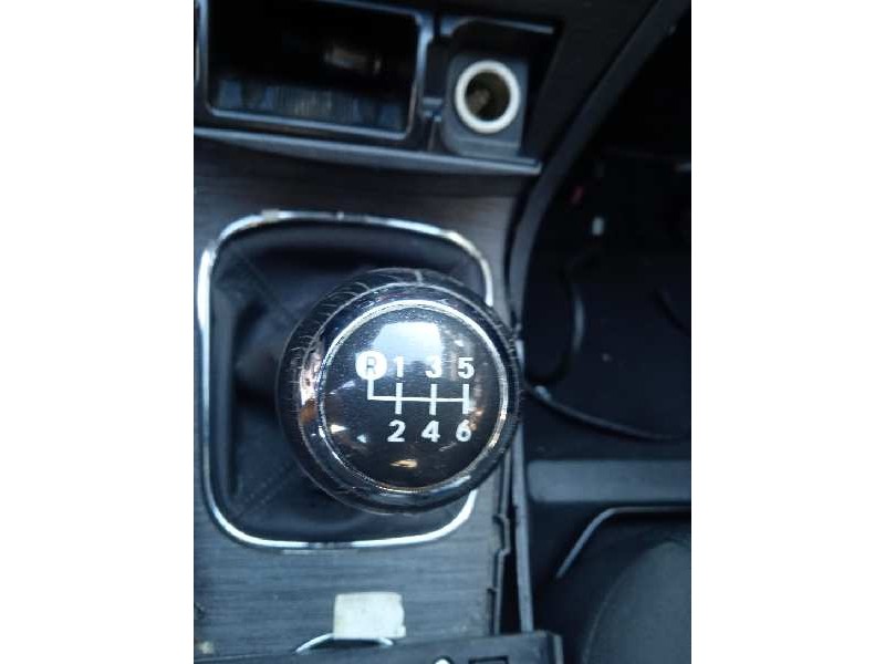 toyota avensis (t27) del año 2011