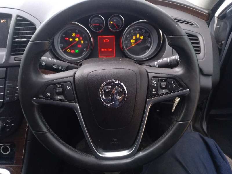 opel insignia berlina del año 2012