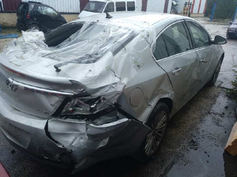 opel insignia berlina del año 2012