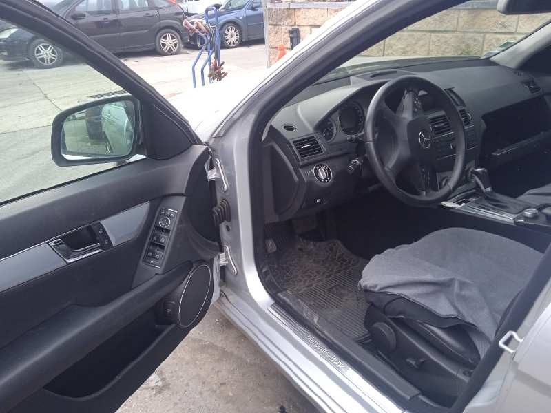 mercedes-benz clase c (w204) berlina del año 2009