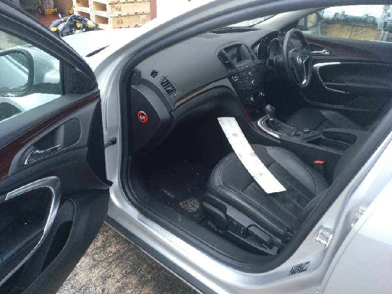 opel insignia berlina del año 2012