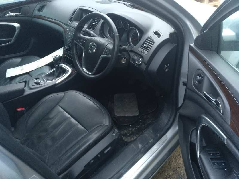 opel insignia berlina del año 2012