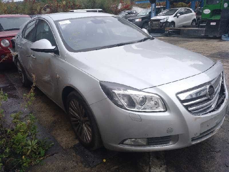 opel insignia berlina del año 2012