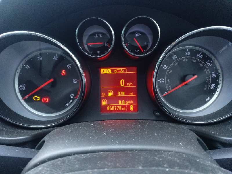 opel insignia berlina del año 2012