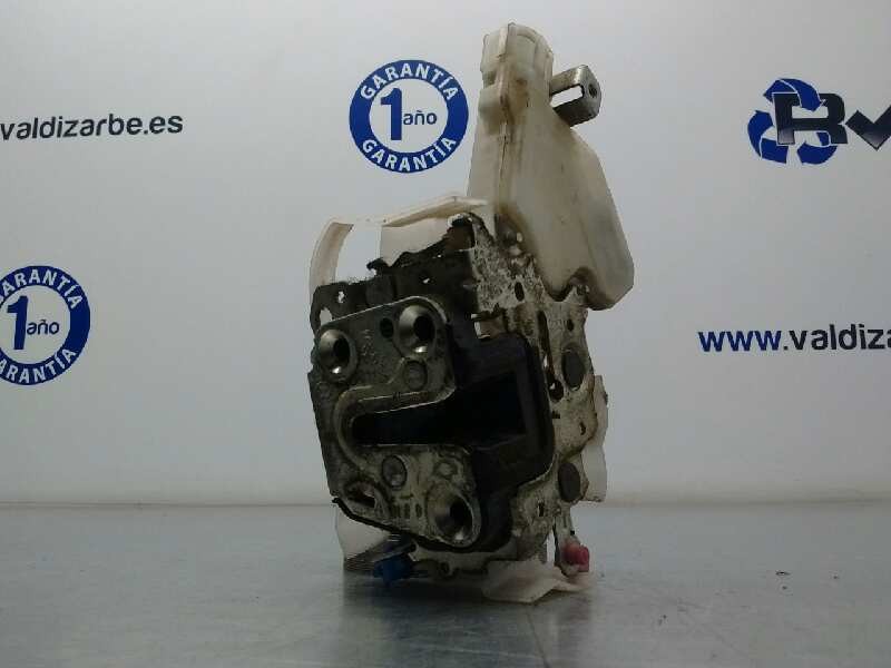 Recambio de cerradura puerta delantera derecha para renault maxity fg 130.35/45 referencia OEM IAM 80552AA20A  