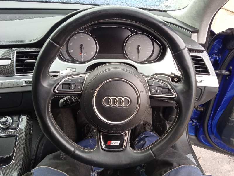 audi s8 (4hc) del año 2015