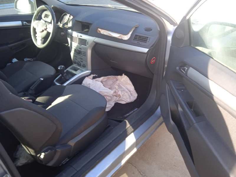 opel astra gtc del año 2009