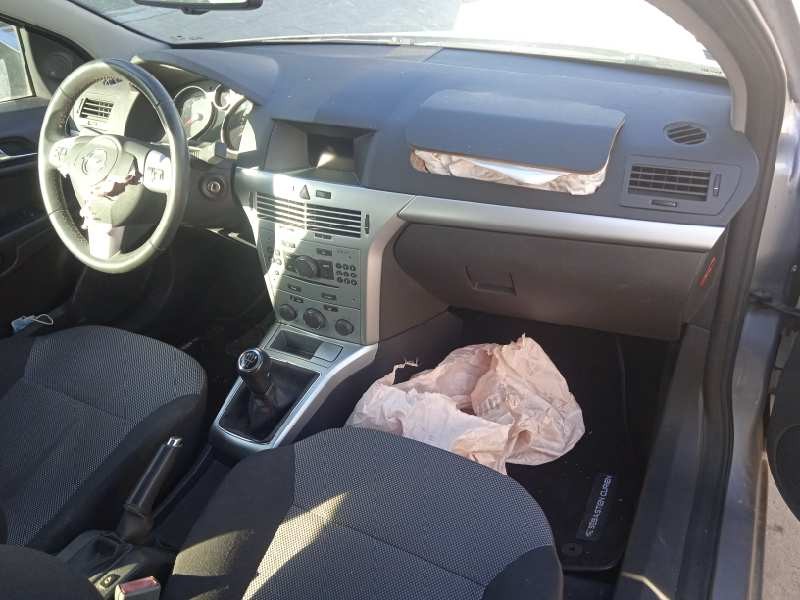 opel astra gtc del año 2009